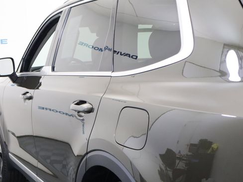 Used 2025 Kia Telluride EX w/ EX Captain's Chair Package image 10