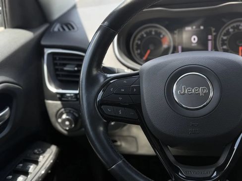 Used 2020 Jeep Cherokee Latitude Plus AWD/4WD image 22