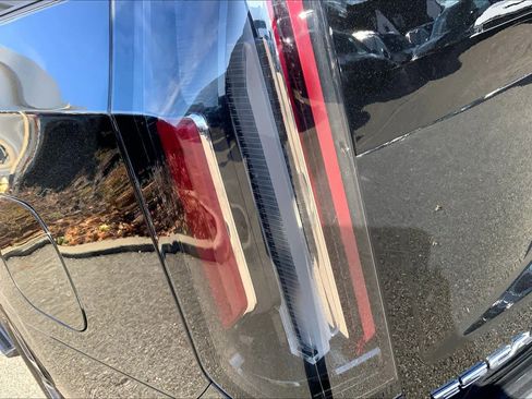 Used 2023 Cadillac Escalade ESV Sport Platinum image 27