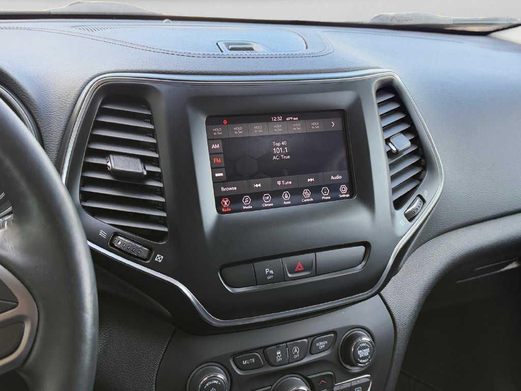 Certified 2019 Jeep Cherokee Latitude Plus w/ Cold Weather Group AWD/4WD image 14