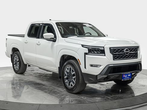 Used 2024 Nissan Frontier SL w/ Technology Package AWD/4WD image 9
