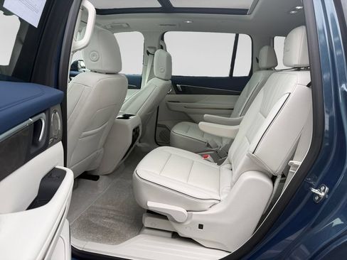 Used 2026 Buick Enclave Avenir w/ Super Cruise Package AWD/4WD image 16