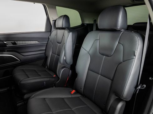 Used 2024 Kia Telluride EX w/ EX Captain's Chair Package AWD/4WD image 17