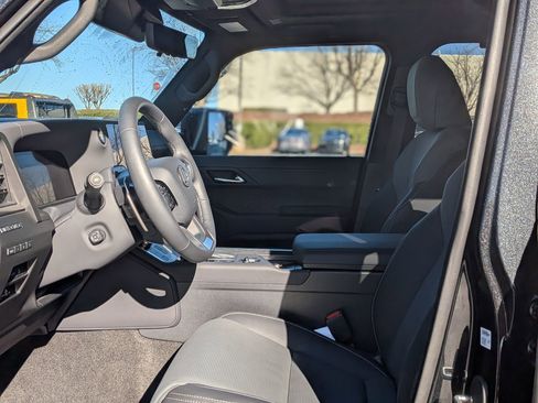 Used 2024 Lexus GX 550 w/ Accessory Package (2T) image 16