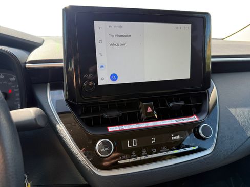 Used 2025 Toyota Corolla LE FWD image 12