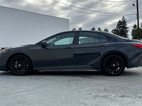 Used 2025 Toyota Camry SE image 7