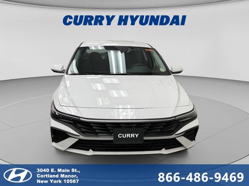 Used 2025 Hyundai Elantra SE FWD image 8
