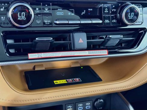 New 2026 Toyota Highlander Platinum AWD/4WD image 19