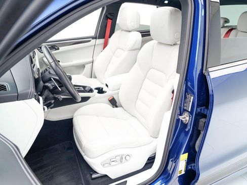 Used 2023 Porsche Macan GTS image 5