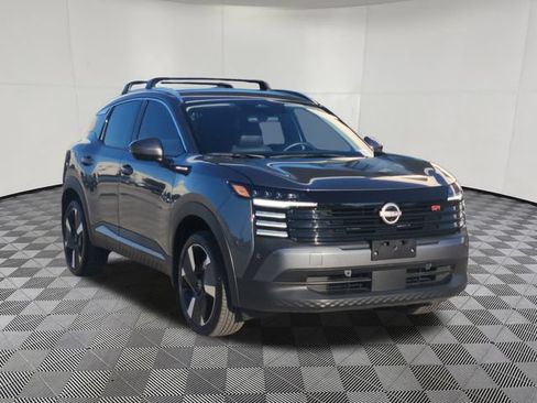 Used 2025 Nissan Kicks SR FWD image 2