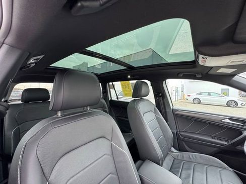 Certified 2023 Volkswagen Tiguan SEL R-Line image 28
