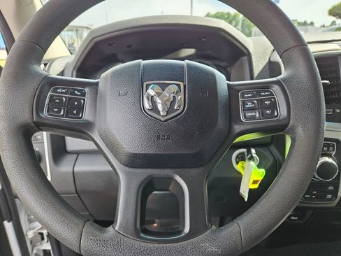 Used 2018 RAM 1500 Classic SLT AWD/4WD image 19