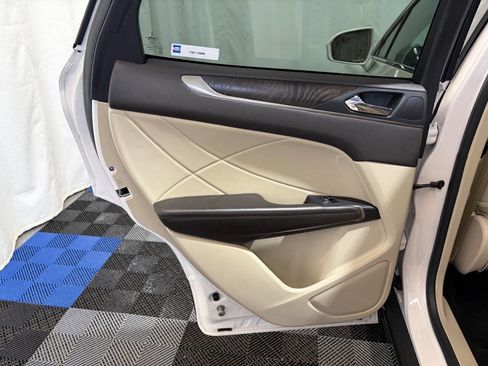Used 2018 Lincoln MKC Reserve w/ Lincoln MKC Climate Package image 9