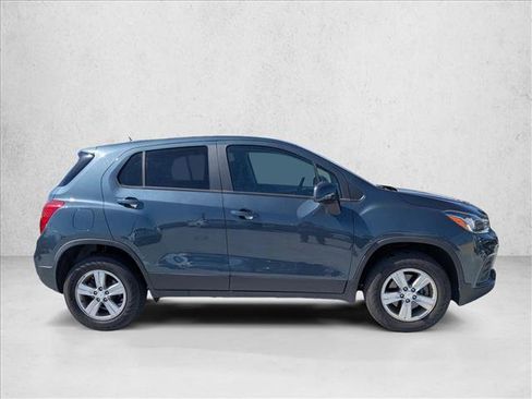 Used 2022 Chevrolet Trax LS w/ Tint and Cruise Package AWD/4WD image 4