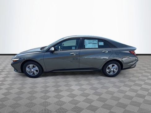 New 2026 Hyundai Elantra SE FWD image 4