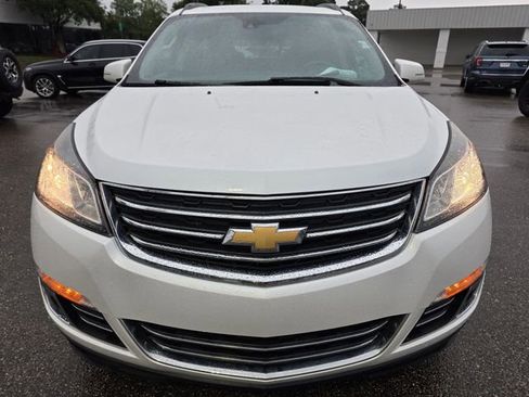 Used 2017 Chevrolet Traverse Premier FWD image 3