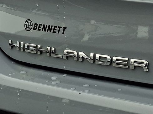 Certified 2022 Toyota Highlander Bronze Edition image 31