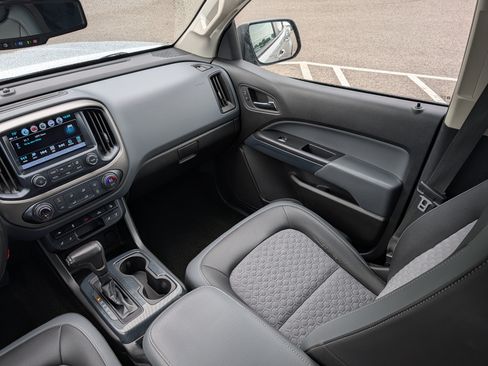 Used 2018 Chevrolet Colorado Z71 AWD/4WD image 11