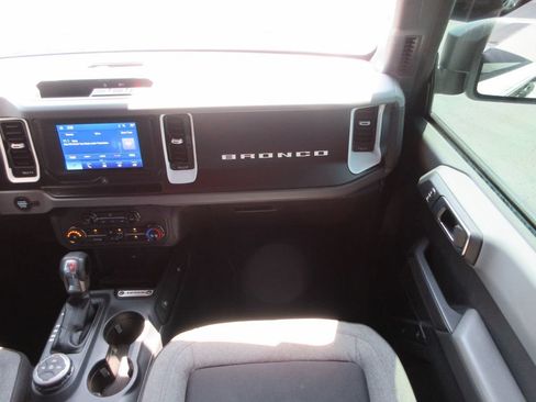 Used 2022 Ford Bronco 4-Door AWD/4WD image 15