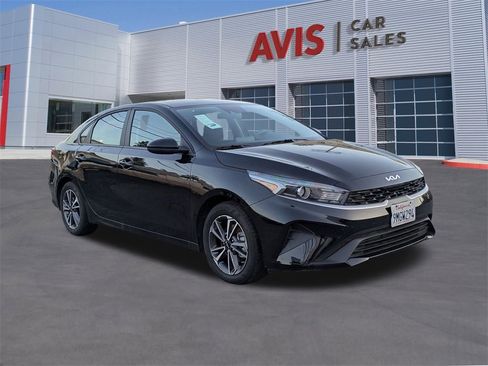 Used 2024 Kia Forte LXS image 3