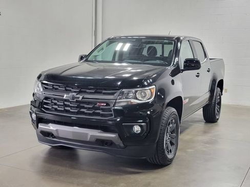 Used 2021 Chevrolet Colorado Z71 w/ Z71 Midnight Edition AWD/4WD image 2