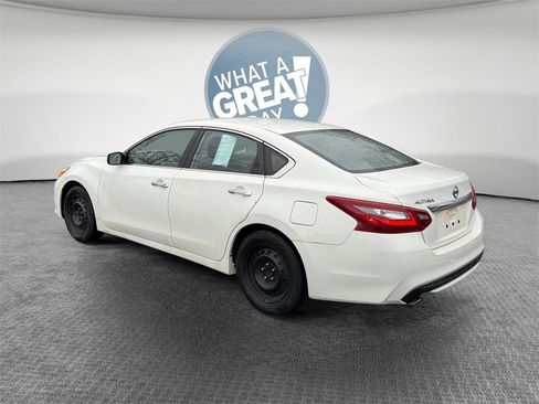 Used 2018 Nissan Altima 2.5 S w/ S Convenience Package image 6