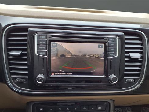 Used 2018 Volkswagen Beetle 2.0T SE w/ SE Premium Package image 25