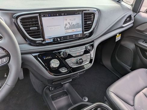New 2026 Chrysler Pacifica Select w/ S Appearance Package image 14