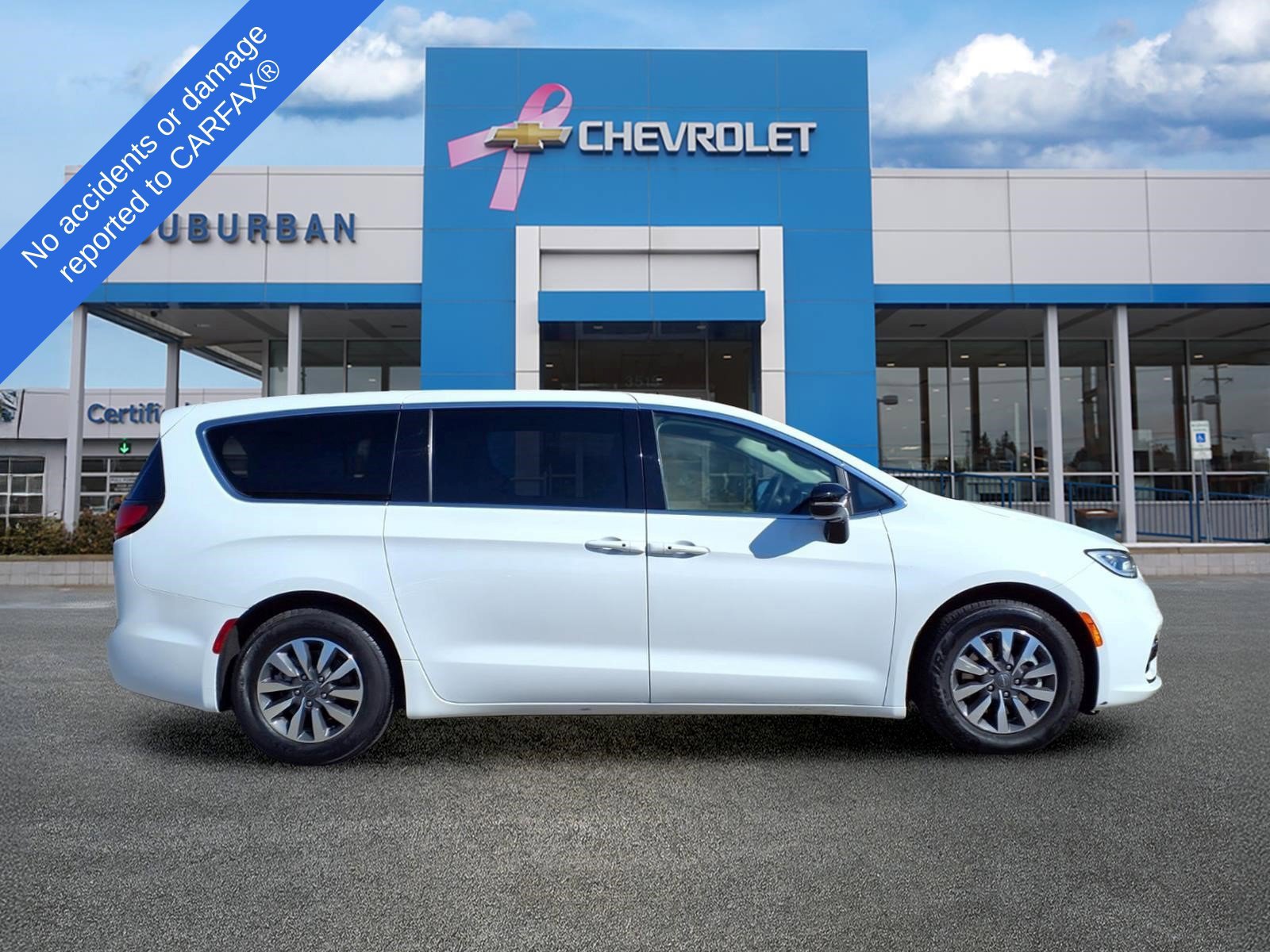 Used 2024 Chrysler Pacifica Limited FWD image 4