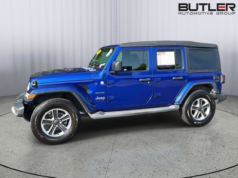 Used 2018 Jeep Wrangler Unlimited Sahara AWD/4WD image 3