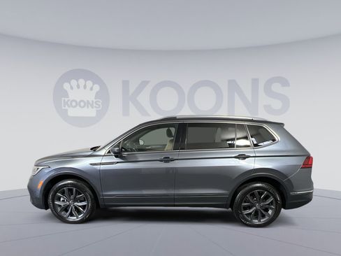 Used 2022 Volkswagen Tiguan SE image 2
