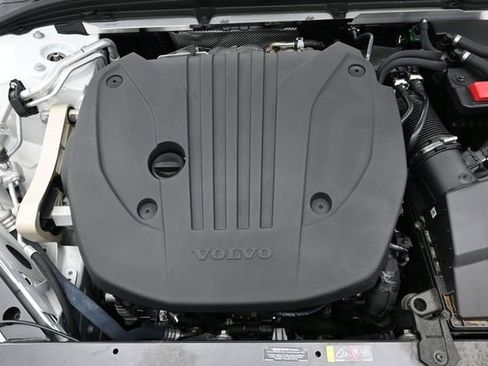 Used 2025 Volvo S60 B5 Plus FWD image 34