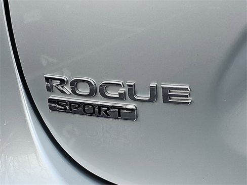 Used 2021 Nissan Rogue Sport S image 30