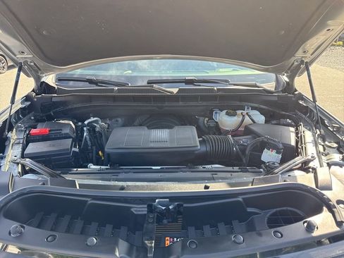 Used 2025 Chevrolet Suburban Z71 image 37