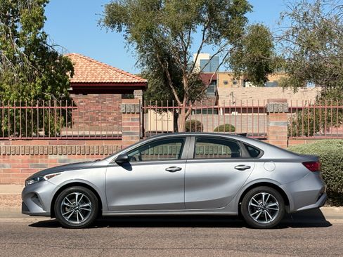 Used 2024 Kia Forte LXS FWD image 3