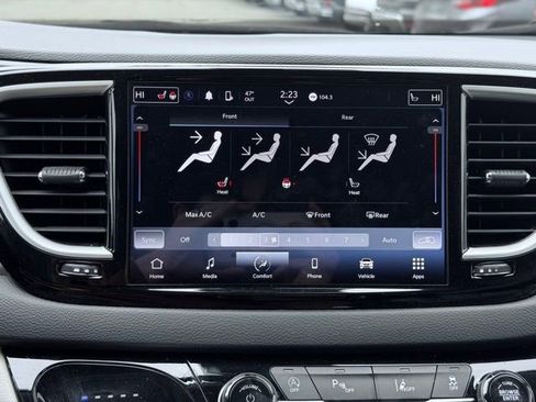 Used 2023 Chrysler Pacifica Touring-L FWD image 40