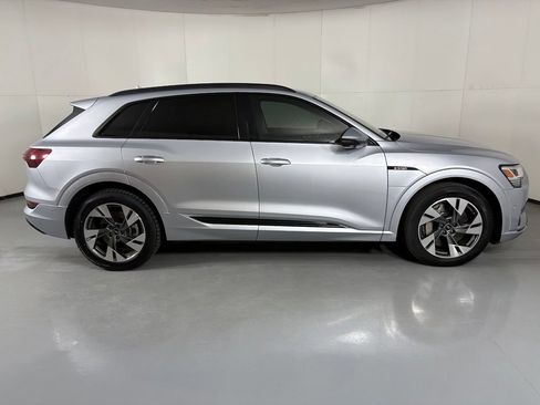 Used 2022 Audi e-tron Premium AWD/4WD image 9