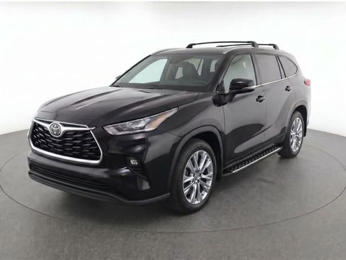 Used 2021 Toyota Highlander Limited FWD image 8