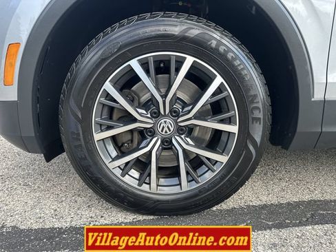 Used 2020 Volkswagen Tiguan SE w/ Panoramic Sunroof Package AWD/4WD image 9