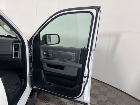 Used 2019 RAM 1500 Classic SLT AWD/4WD image 26