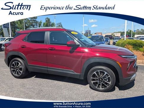 Used 2025 Chevrolet TrailBlazer LT AWD/4WD image 1