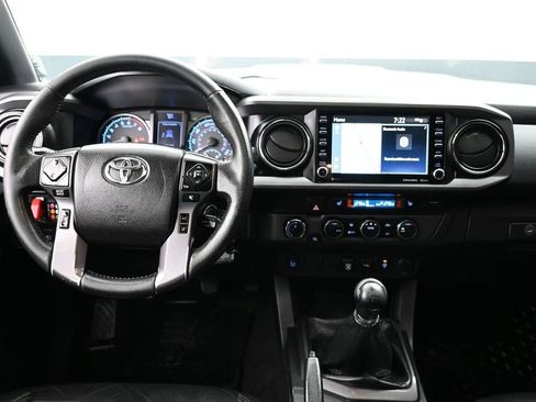 Used 2020 Toyota Tacoma TRD Sport AWD/4WD image 11