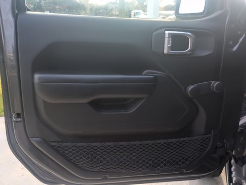 Used 2019 Jeep Wrangler Sport image 14