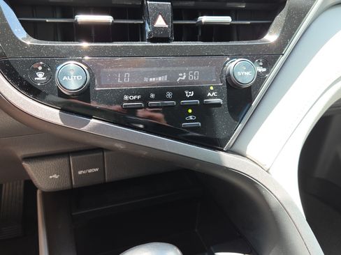 Used 2024 Toyota Camry SE FWD image 21