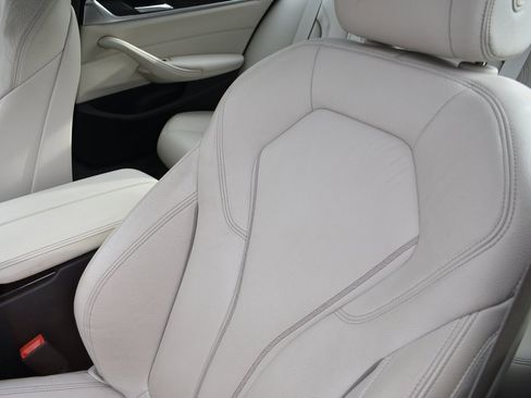 Used 2023 BMW 530e xDrive w/ Convenience Package image 11