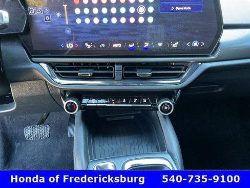 Used 2024 Chevrolet Equinox EV RS FWD image 35