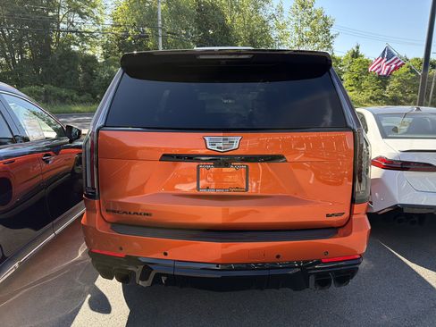 Used 2025 Cadillac Escalade V AWD/4WD image 6