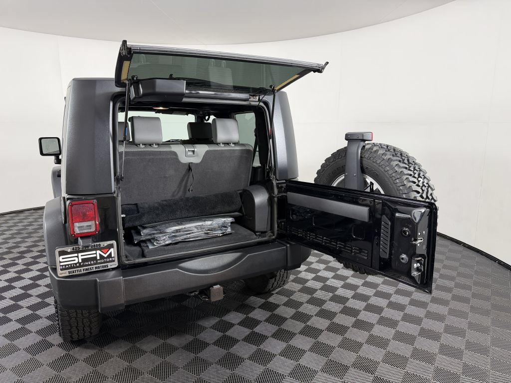 Used 2007 Jeep Wrangler Rubicon w/ Dual Top Group AWD/4WD image 8