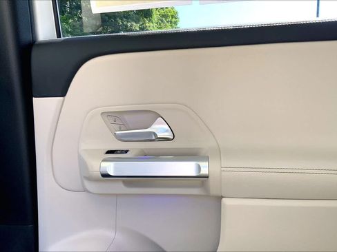 Certified 2022 Mercedes-Benz GLB 250 4MATIC image 36