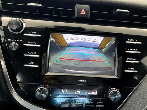 Used 2020 Toyota Camry SE FWD image 27